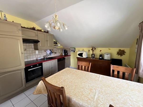 Vente                                                      Appartement
                        
                     3 pièces                                         à Salles-Curan