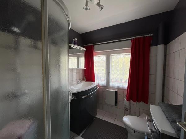 Vente                                                      Appartement
                        
                     3 pièces                                         à Salles-Curan