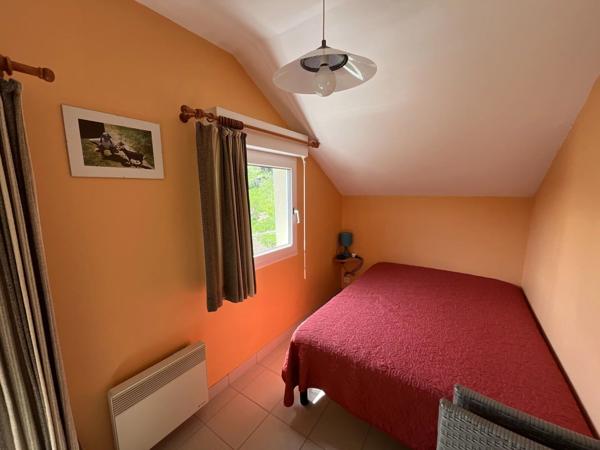 Vente                                                      Appartement
                        
                     3 pièces                                         à Salles-Curan