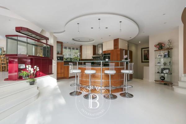 Verrières-le-Buisson, Maison 7 Chambres -  482 m² à vendre