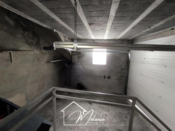 Maison rénovée lumineuse spacieuse offre de beaux volumes avec 4 chambres et des dépendances cour terrasse