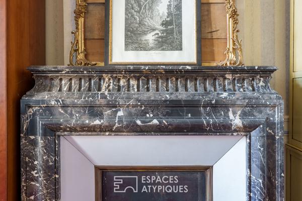 Triplex singulier et ses extérieurs privatifs en coeur de ville