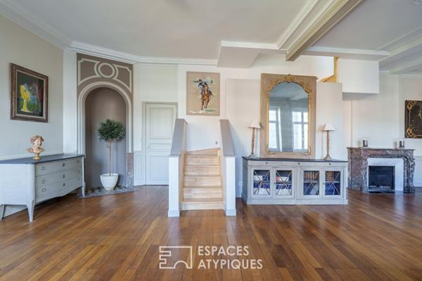 Triplex singulier et ses extérieurs privatifs en coeur de ville