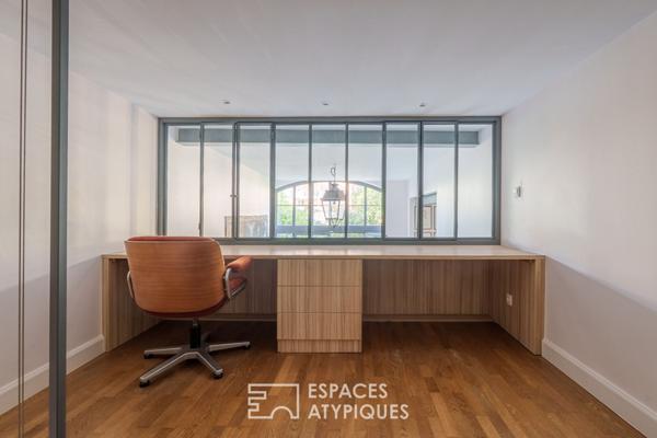 Triplex singulier et ses extérieurs privatifs en coeur de ville