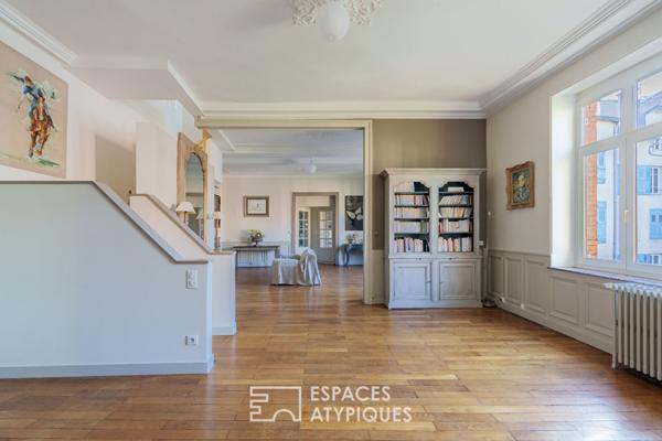 Triplex singulier et ses extérieurs privatifs en coeur de ville