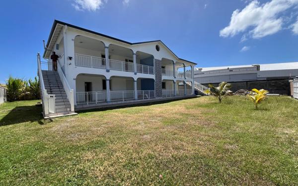 Appartement à louer    3 pièces • 54 m2 Saint-François