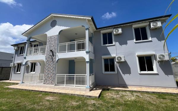 Appartement à louer    3 pièces • 54 m2 Saint-François