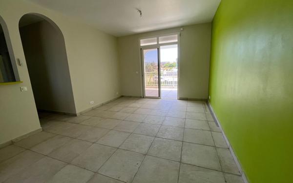 Appartement à louer    3 pièces • 54 m2 Saint-François