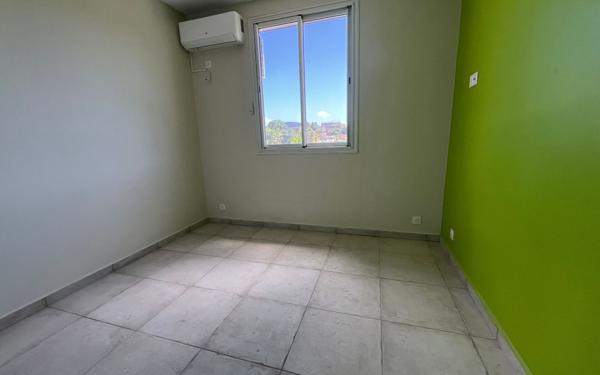 Appartement à louer    3 pièces • 54 m2 Saint-François