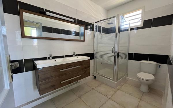 Appartement à louer    3 pièces • 54 m2 Saint-François