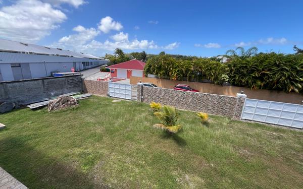 Appartement à louer    3 pièces • 54 m2 Saint-François