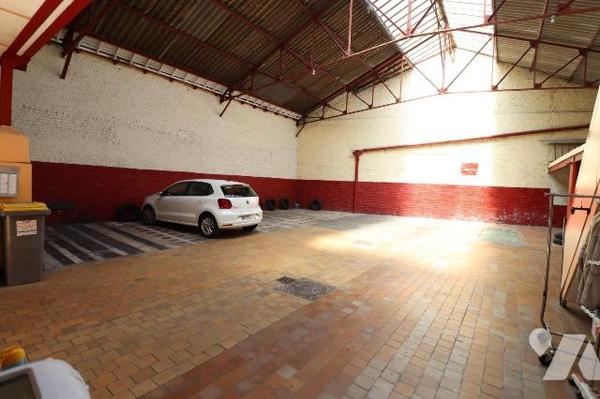 Hangar avec maison attenante - Vente - Armentières (59280)

Ensemble immobilier situé à Armen...