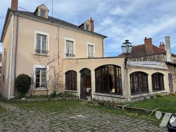 Belle maison de 5 chambres avec jardin et dépendances.