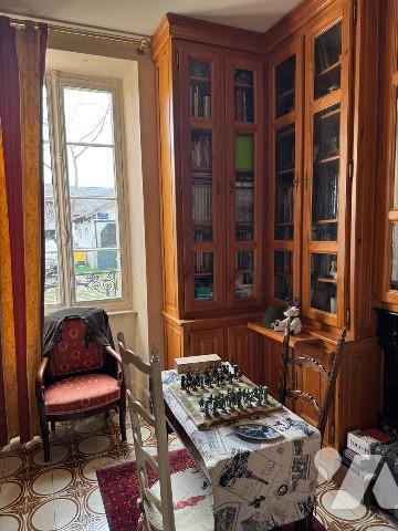 Belle maison de 5 chambres avec jardin et dépendances.