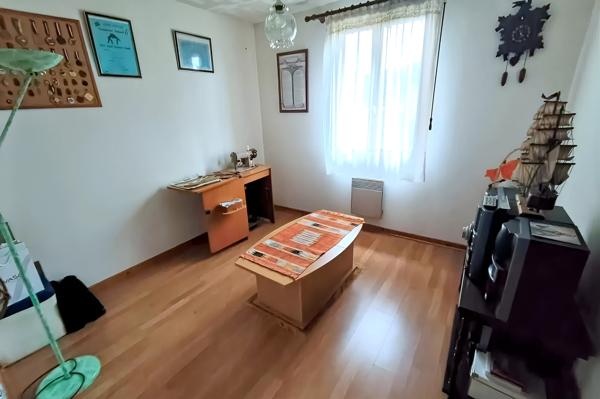Maison
                                                                                                                                                                                                                                                                                                                        5 pièce(s)                                                                                                                                                                                                          4 chambre(s)                                                                                                                                                                                                          100  m²