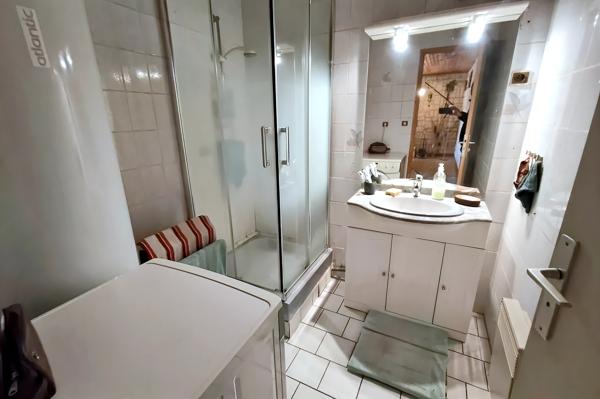 Maison
                                                                                                                                                                                                                                                                                                                        5 pièce(s)                                                                                                                                                                                                          4 chambre(s)                                                                                                                                                                                                          100  m²