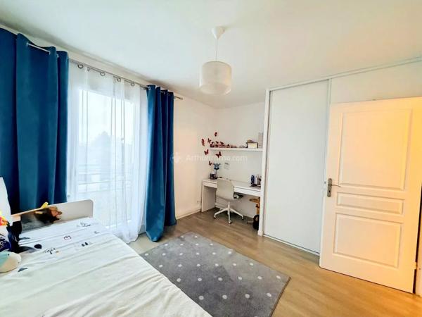 Vente                                                      Appartement
                        
                     4 pièces                      87 m2                     à Thorigny-sur-Marne