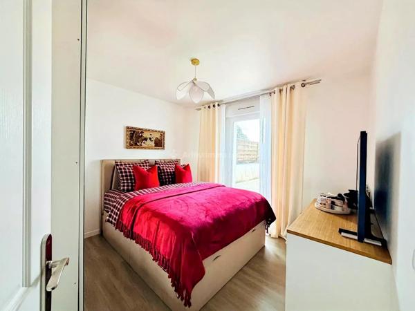 Vente                                                      Appartement
                        
                     4 pièces                      87 m2                     à Thorigny-sur-Marne