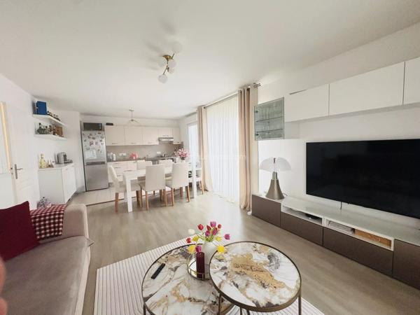 Vente                                                      Appartement
                        
                     4 pièces                      87 m2                     à Thorigny-sur-Marne