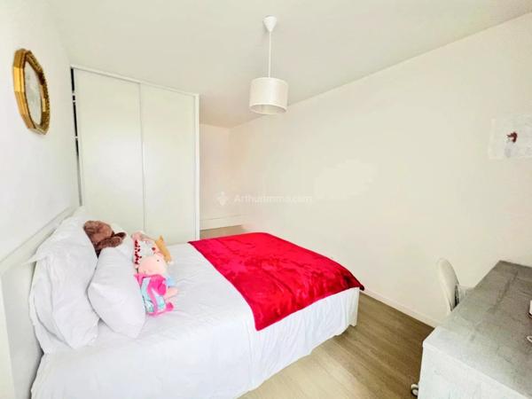 Vente                                                      Appartement
                        
                     4 pièces                      87 m2                     à Thorigny-sur-Marne