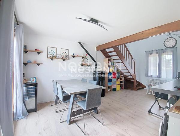 A vendre maison familiale avec séjour cathédrale, mezzanine sur séjour, sur un grand terrain plat, à 8 minutes de la N12, 10 minutes de la gare SNCF de Dreux