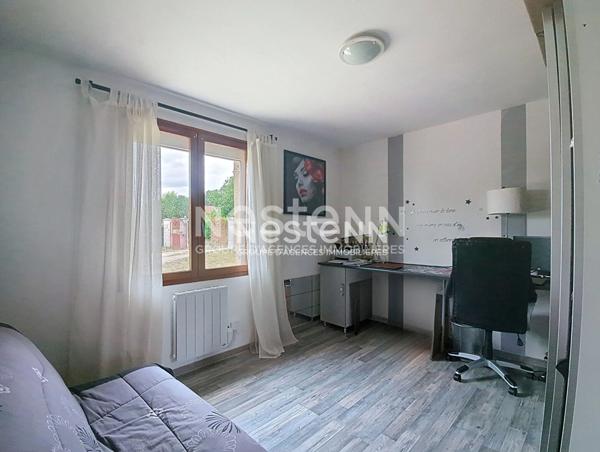 A vendre maison familiale avec séjour cathédrale, mezzanine sur séjour, sur un grand terrain plat, à 8 minutes de la N12, 10 minutes de la gare SNCF de Dreux