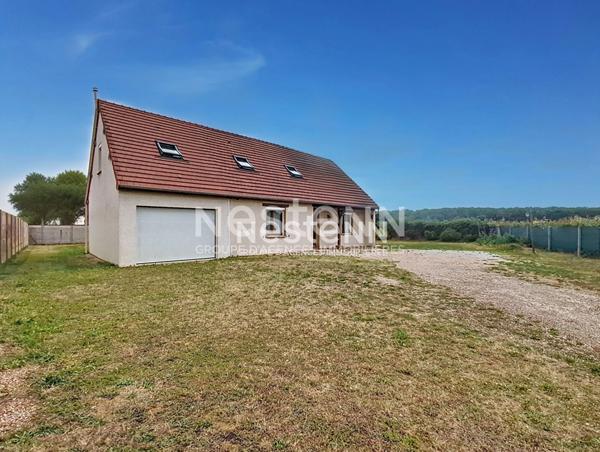 A vendre maison familiale avec séjour cathédrale, mezzanine sur séjour, sur un grand terrain plat, à 8 minutes de la N12, 10 minutes de la gare SNCF de Dreux