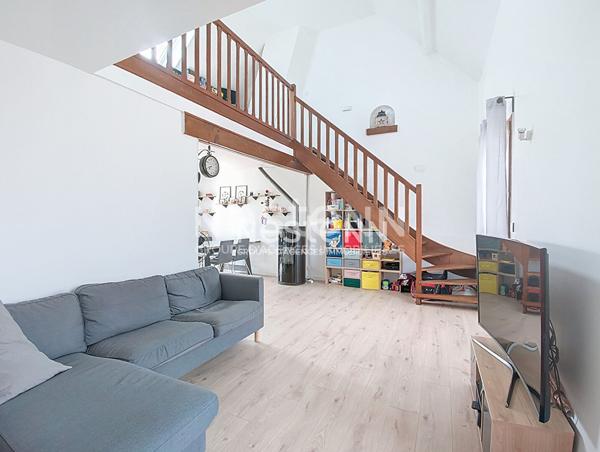 A vendre maison familiale avec séjour cathédrale, mezzanine sur séjour, sur un grand terrain plat, à 8 minutes de la N12, 10 minutes de la gare SNCF de Dreux
