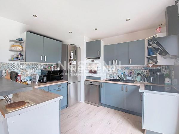 A vendre maison familiale avec séjour cathédrale, mezzanine sur séjour, sur un grand terrain plat, à 8 minutes de la N12, 10 minutes de la gare SNCF de Dreux