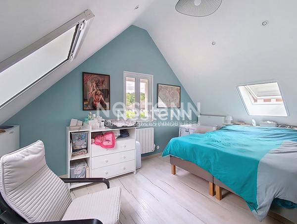 A vendre maison familiale avec séjour cathédrale, mezzanine sur séjour, sur un grand terrain plat, à 8 minutes de la N12, 10 minutes de la gare SNCF de Dreux