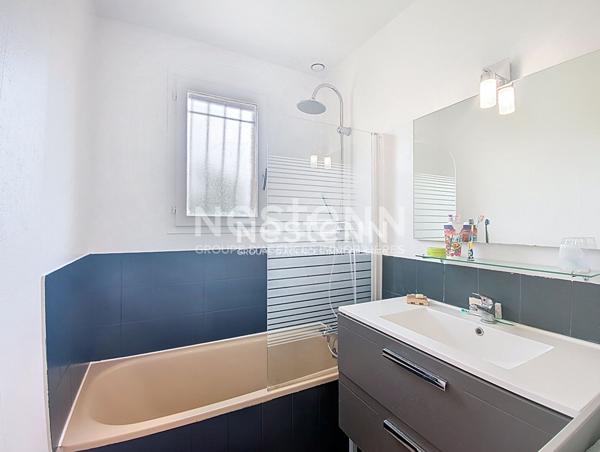 A vendre maison familiale avec séjour cathédrale, mezzanine sur séjour, sur un grand terrain plat, à 8 minutes de la N12, 10 minutes de la gare SNCF de Dreux