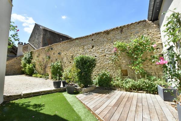 Maison de village avec vue dégagée – Hautes Côtes de Nuits-Saint-Georges