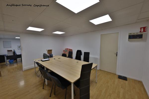 A vendre Local commercial de 2930 m², sur un terrain de 3893 m², vous offre diverses possibilités d’aménagement Région BOURGOGNE FRANCHE COMTE