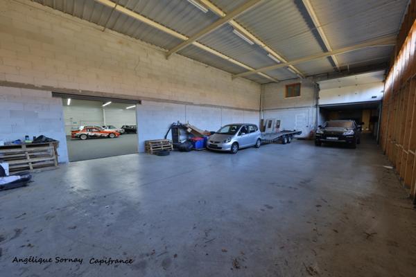 A vendre Local commercial de 2930 m², sur un terrain de 3893 m², vous offre diverses possibilités d’aménagement Région BOURGOGNE FRANCHE COMTE