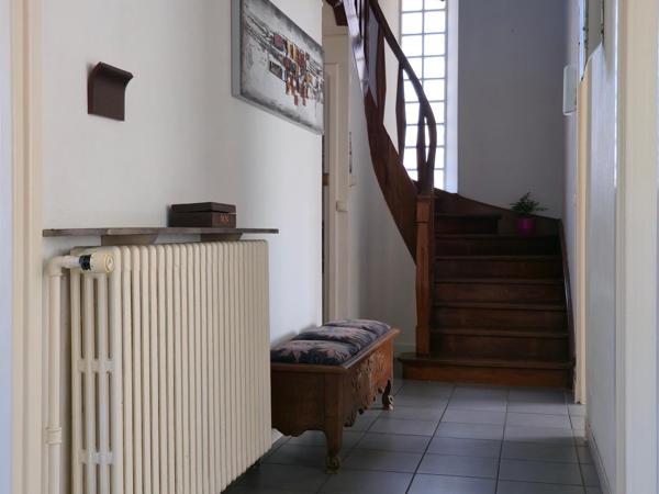 Maison de ville, 4 chambres, garage, grand sous-sol