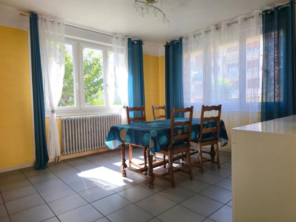 Maison de ville, 4 chambres, garage, grand sous-sol