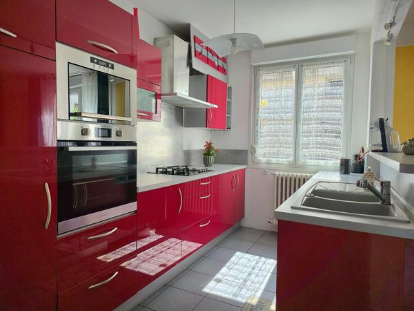 Maison de ville, 4 chambres, garage, grand sous-sol