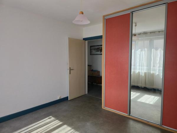 Maison de ville, 4 chambres, garage, grand sous-sol