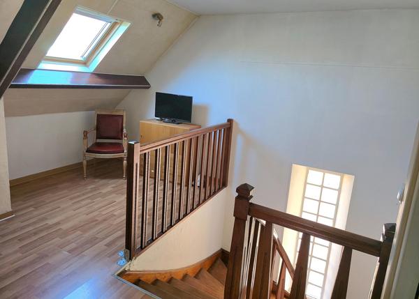 Maison de ville, 4 chambres, garage, grand sous-sol
