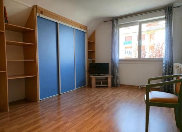 Maison de ville, 4 chambres, garage, grand sous-sol