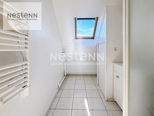 SAINT DENIS EN VAL -SUR LA PLACE DE L'EGLISE - SUPERBE APPARTEMENT DE 40M2 AVEC TERRASSE - PARKING et LOCAL VELOS