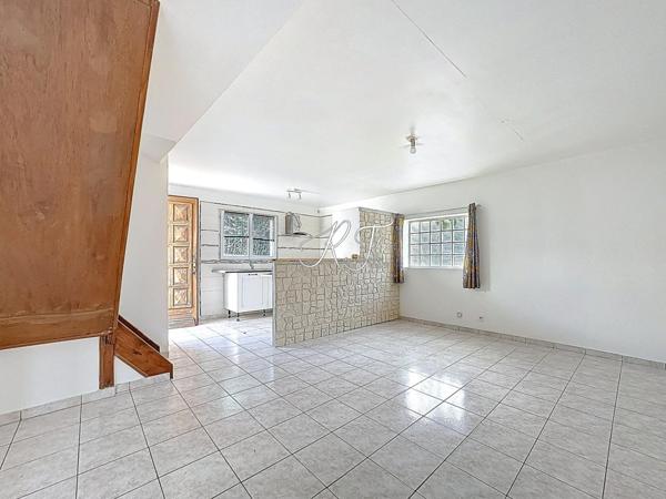 Maison de ville avec espace jardin et place de parking