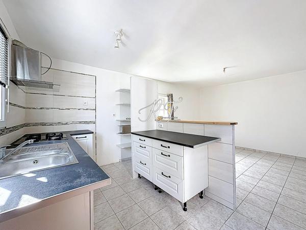 Maison de ville avec espace jardin et place de parking