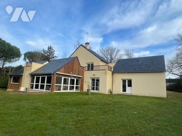 15 MN ANGERS SUD MAISON D'ARCHITECTE AVEC PARC ARBORE ET PISCINE