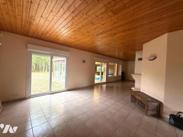 15 MN ANGERS SUD MAISON D'ARCHITECTE AVEC PARC ARBORE ET PISCINE