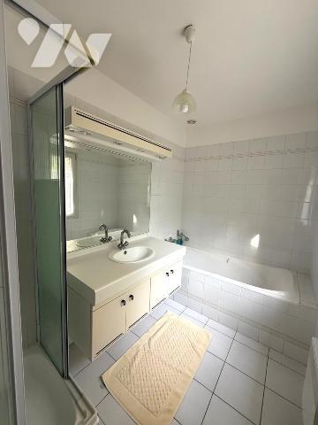 15 MN ANGERS SUD MAISON D'ARCHITECTE AVEC PARC ARBORE ET PISCINE