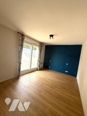 15 MN ANGERS SUD MAISON D'ARCHITECTE AVEC PARC ARBORE ET PISCINE