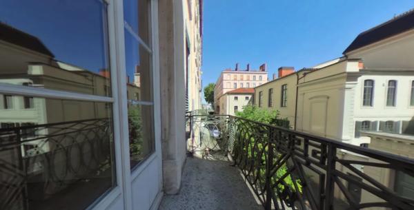 APPARTEMENT T2 A LOUER - LYON 2EME ARRONDISSEMENT Gailleton-A. Comte 64.35 m 2 1 000 € charges comprises par mois