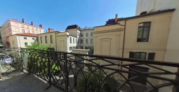 APPARTEMENT T2 A LOUER - LYON 2EME ARRONDISSEMENT Gailleton-A. Comte 64.35 m 2 1 000 € charges comprises par mois
