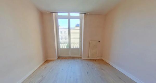 APPARTEMENT T2 A LOUER - LYON 2EME ARRONDISSEMENT Gailleton-A. Comte 64.35 m 2 1 000 € charges comprises par mois